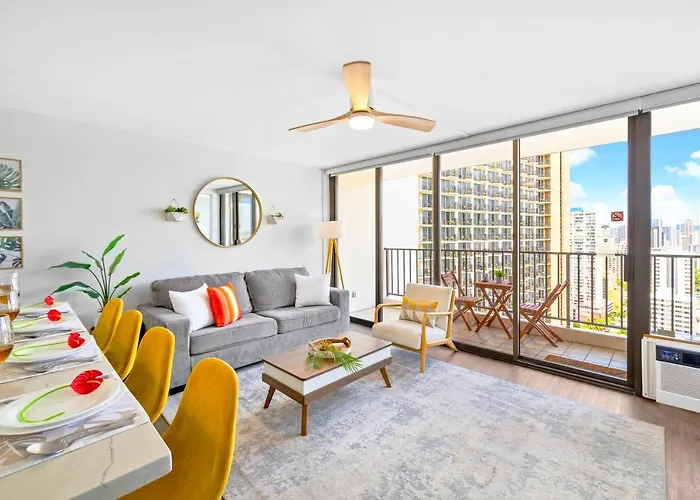 Stylish Waikiki Gem With Ocean View And Free Parking!